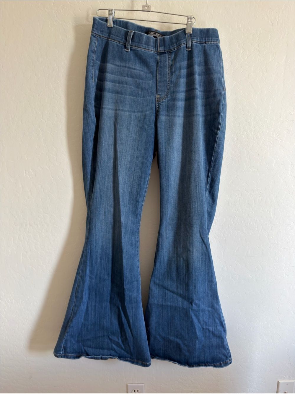 Judy Blue Pull On Super Flared Women's Jeans 16W and stretchy!